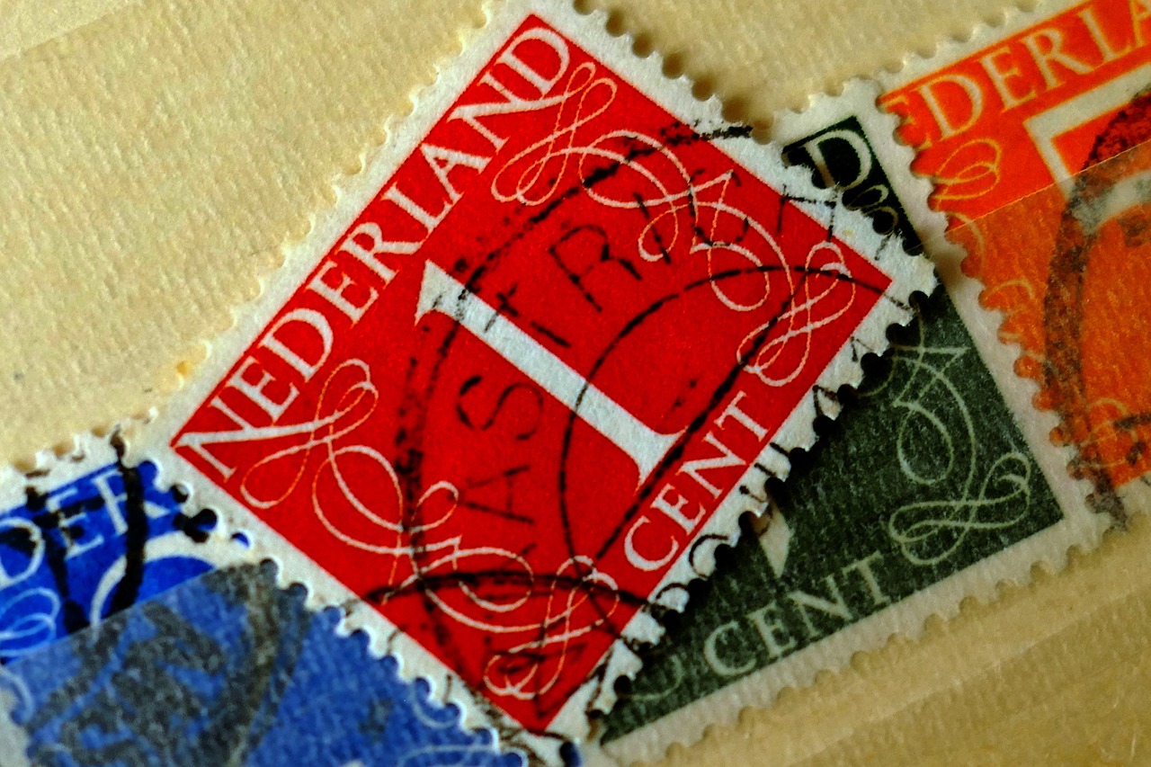 Illustrazione del nuovo buono postale con tasso d'interesse del 7%, evidenziando i vantaggi e il funzionamento.